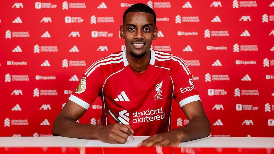 Alexander Isak joins Liverpool