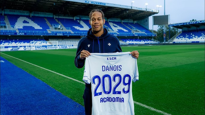 "Кристал Пэлас" соперничает с "Ньюкасл Юнайтед" в борьбе за Кевина Даноа.