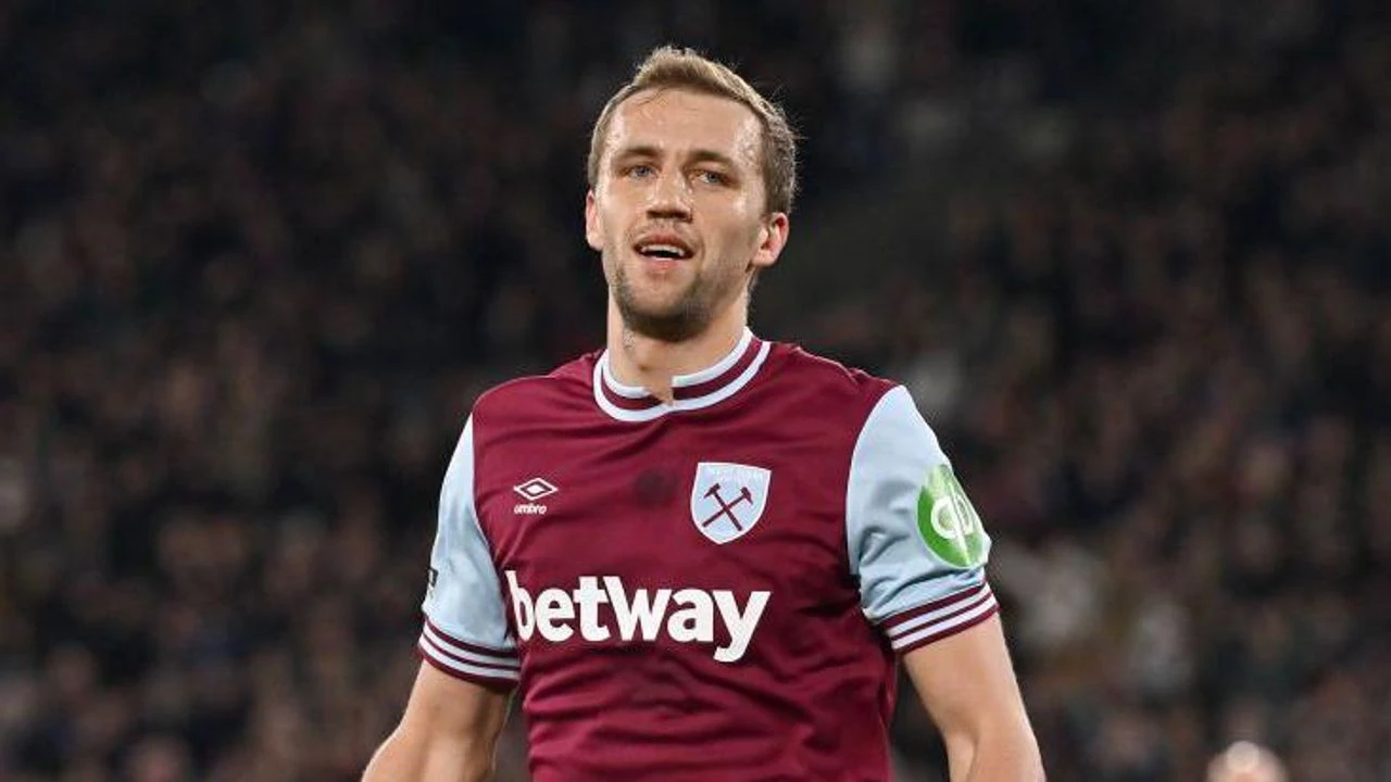 Galatasaray hold informal talks to sign Tomas Soucek, deal difficult