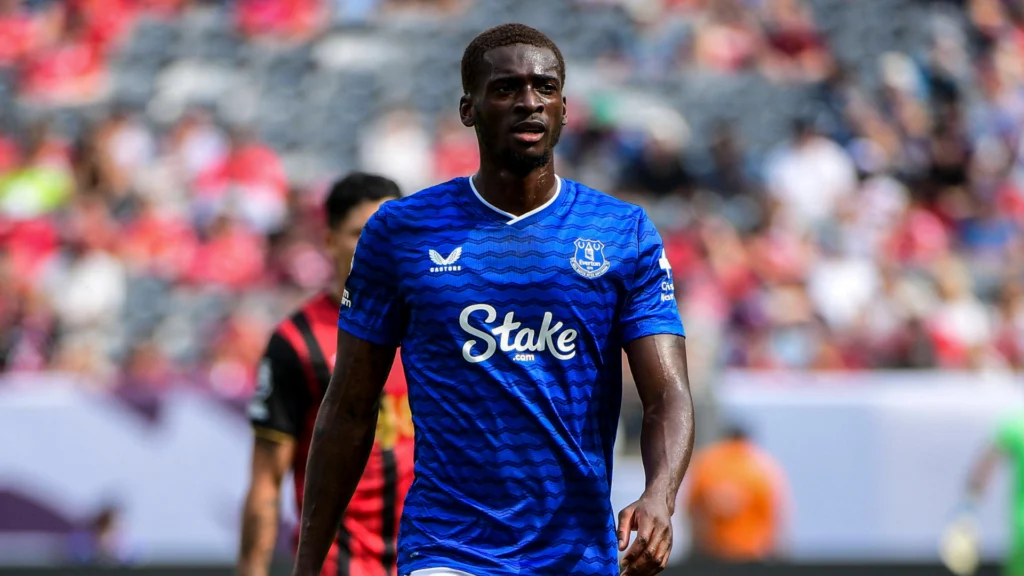 Dro Fernandes üçün transfer yarışı qızışır