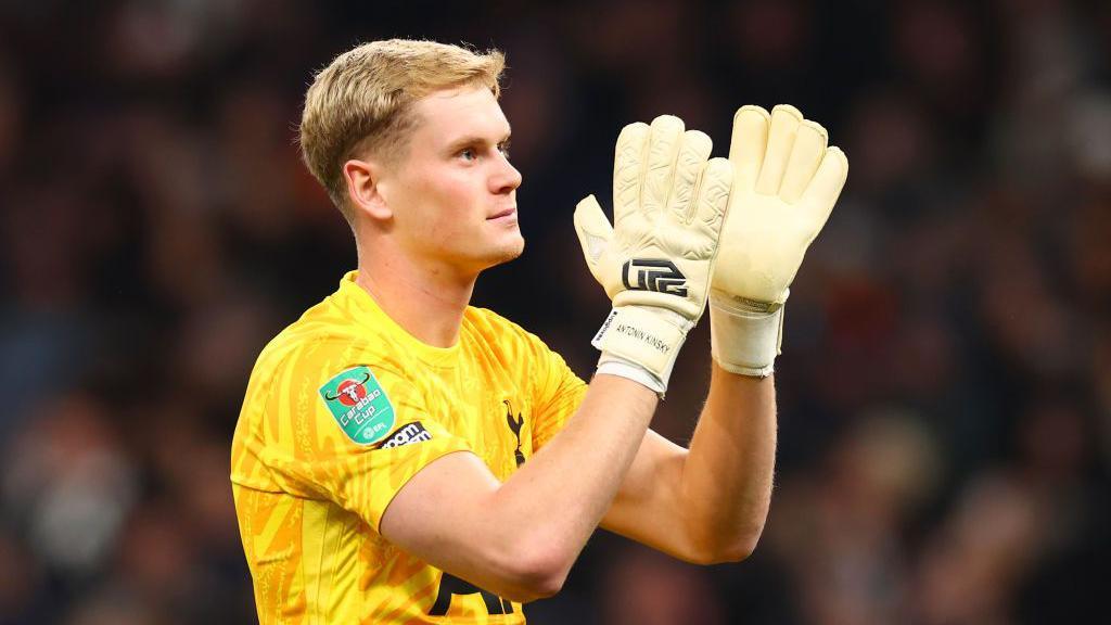 West Ham United closing in on signing Antonin Kinsky